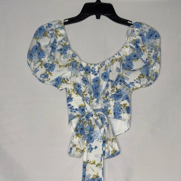 Blu Pepper Blue White Floral Crop Top Size Small EUC - Picture 2 of 3